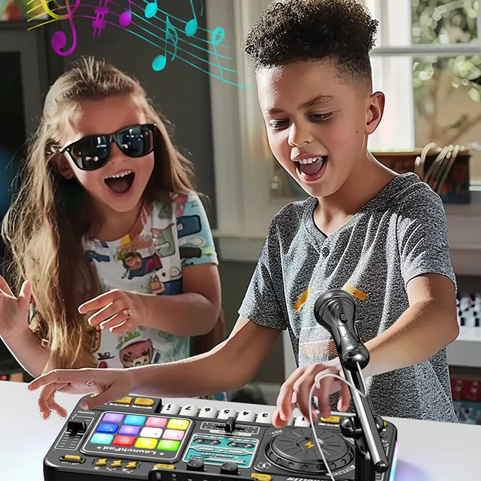 Le mixeur DJ et le lecteur de disques pour enfants avec microphone Bluetooth