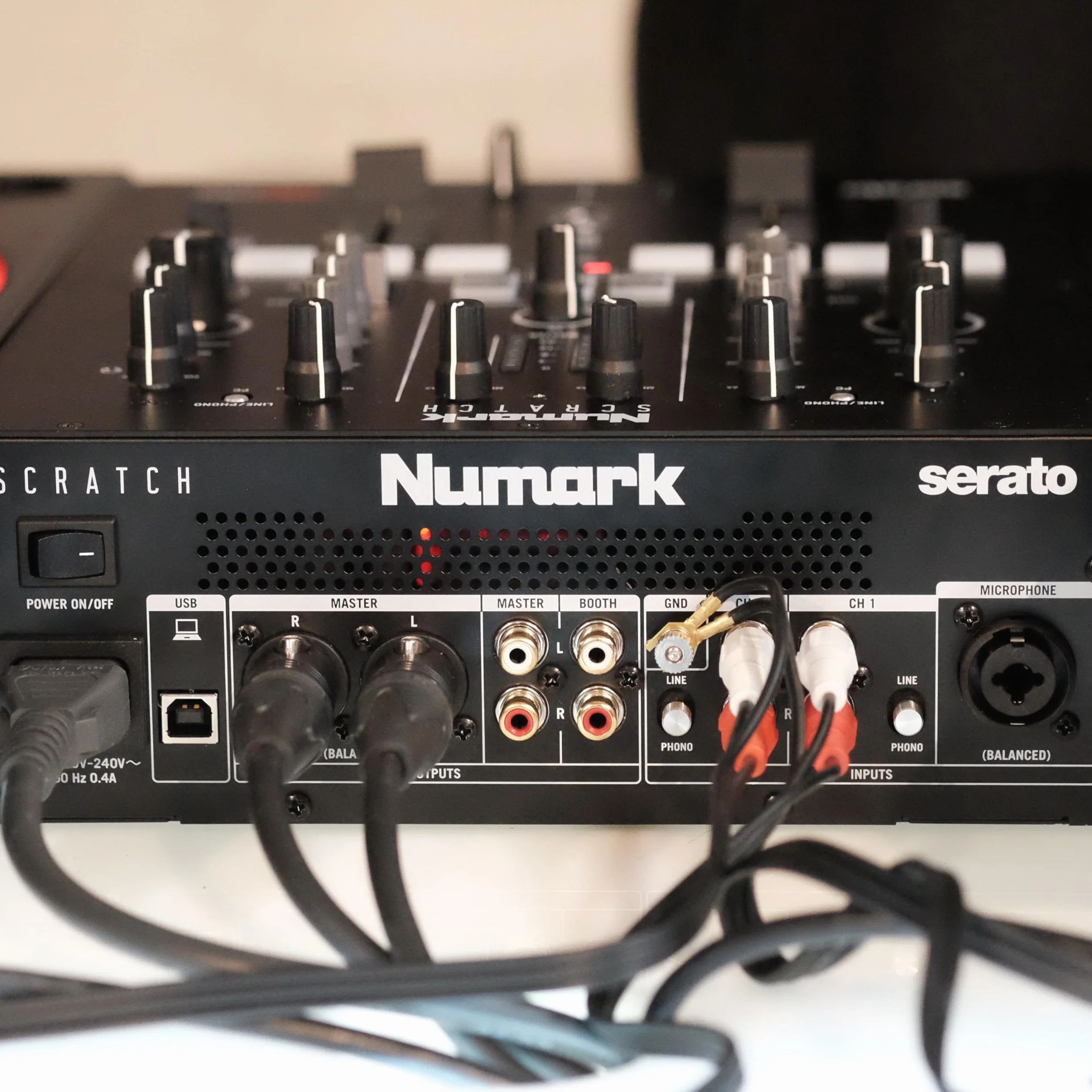 Numark Scratch Table de Mixage 2 Voies avec Serato DJ, Crossfader Innofader, Licence DVS, 24-Bit