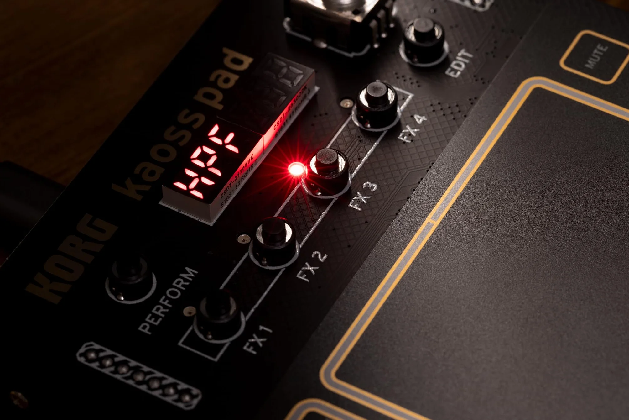 Korg Nu:Tekt NTS-3 KAOSS Pad DIY Kit - Synthétiseur d'Effets Programmable