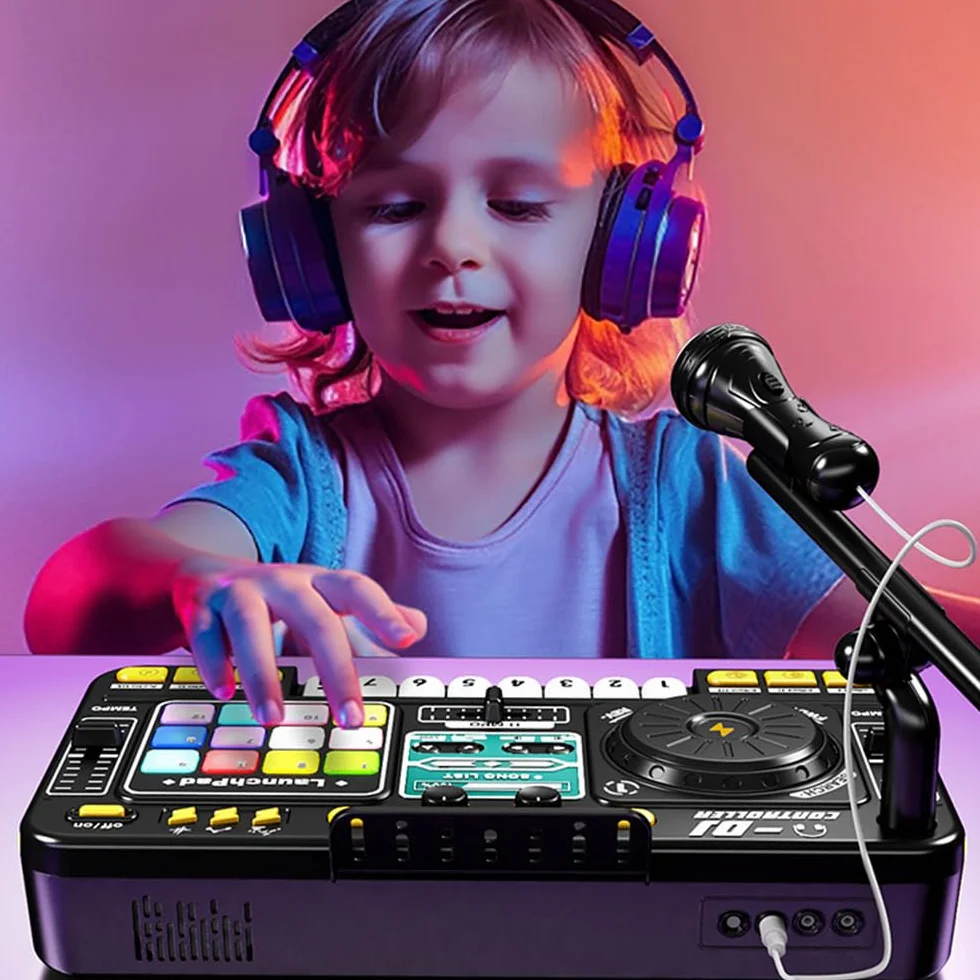 Le mixeur DJ et le lecteur de disques pour enfants avec microphone Bluetooth