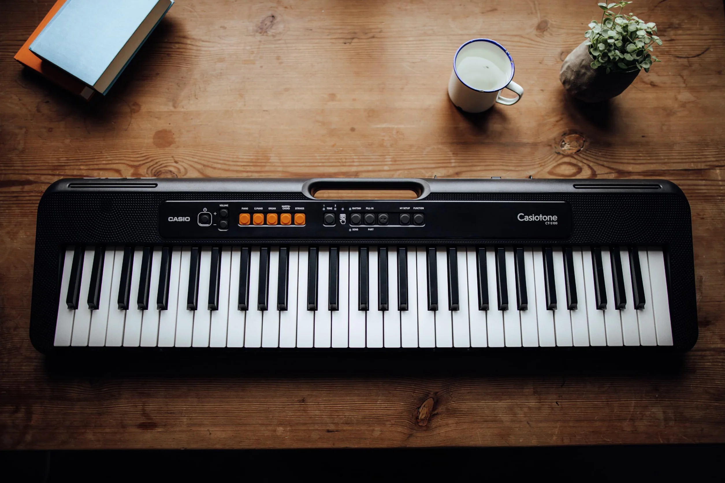 Casio Casiotone CT-S100 Clavier 61 Touches Standard, 122 Sons, 61 Rythmes, Noir