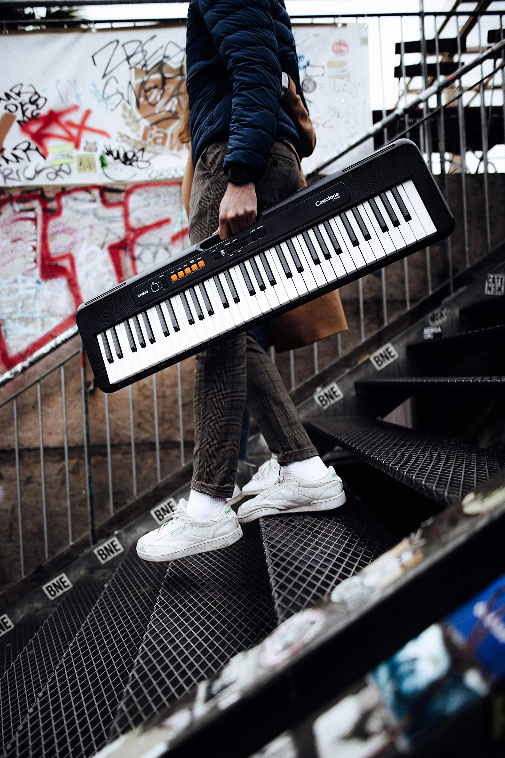 Casio Casiotone CT-S100 Clavier 61 Touches Standard, 122 Sons, 61 Rythmes, Noir