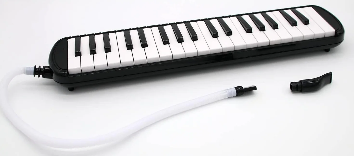 Mélodica 37 touches TMD-137A avec embouchure et étui