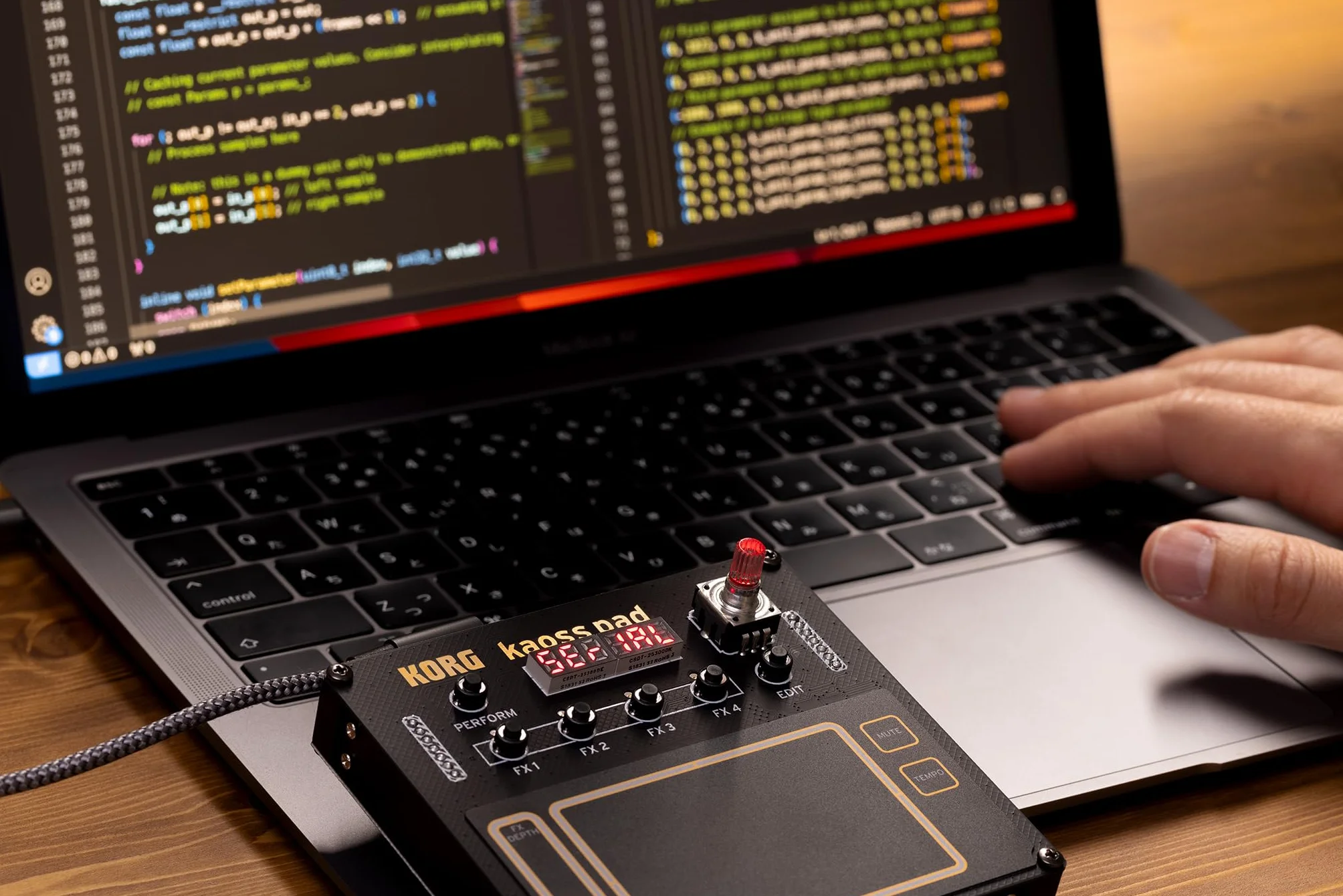 Korg Nu:Tekt NTS-3 KAOSS Pad DIY Kit - Synthétiseur d'Effets Programmable