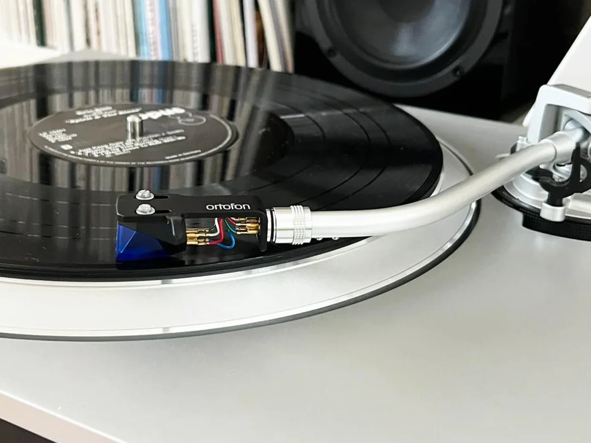 Ortofon 2M Blue Cellule à Aimant Mobile SH-4 Black Bleu/Noir