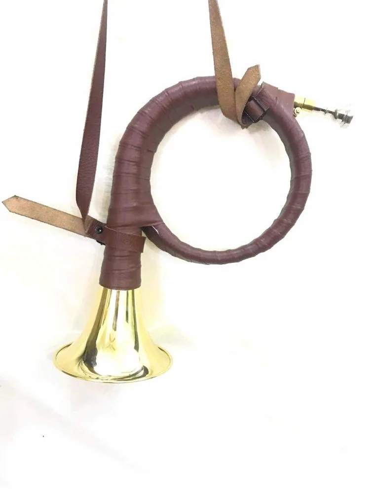 Cor de chasse français en laiton recouvert de cuir avec embouchure plaquée argent